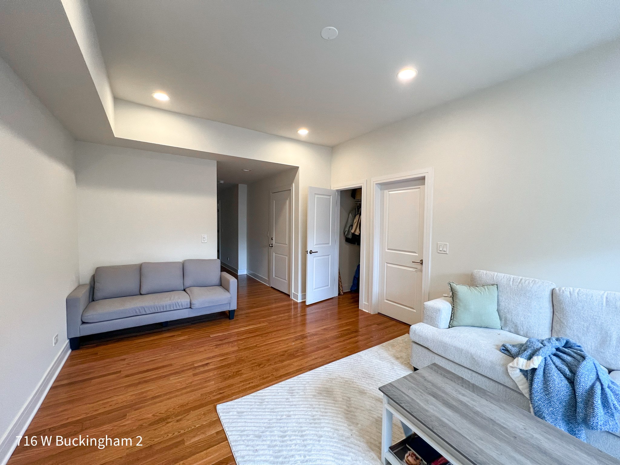 710-16 W Buckingham Pl 710-16 W Buckingham Pl, Chicago, IL 60657 - Leasing by Cross Street